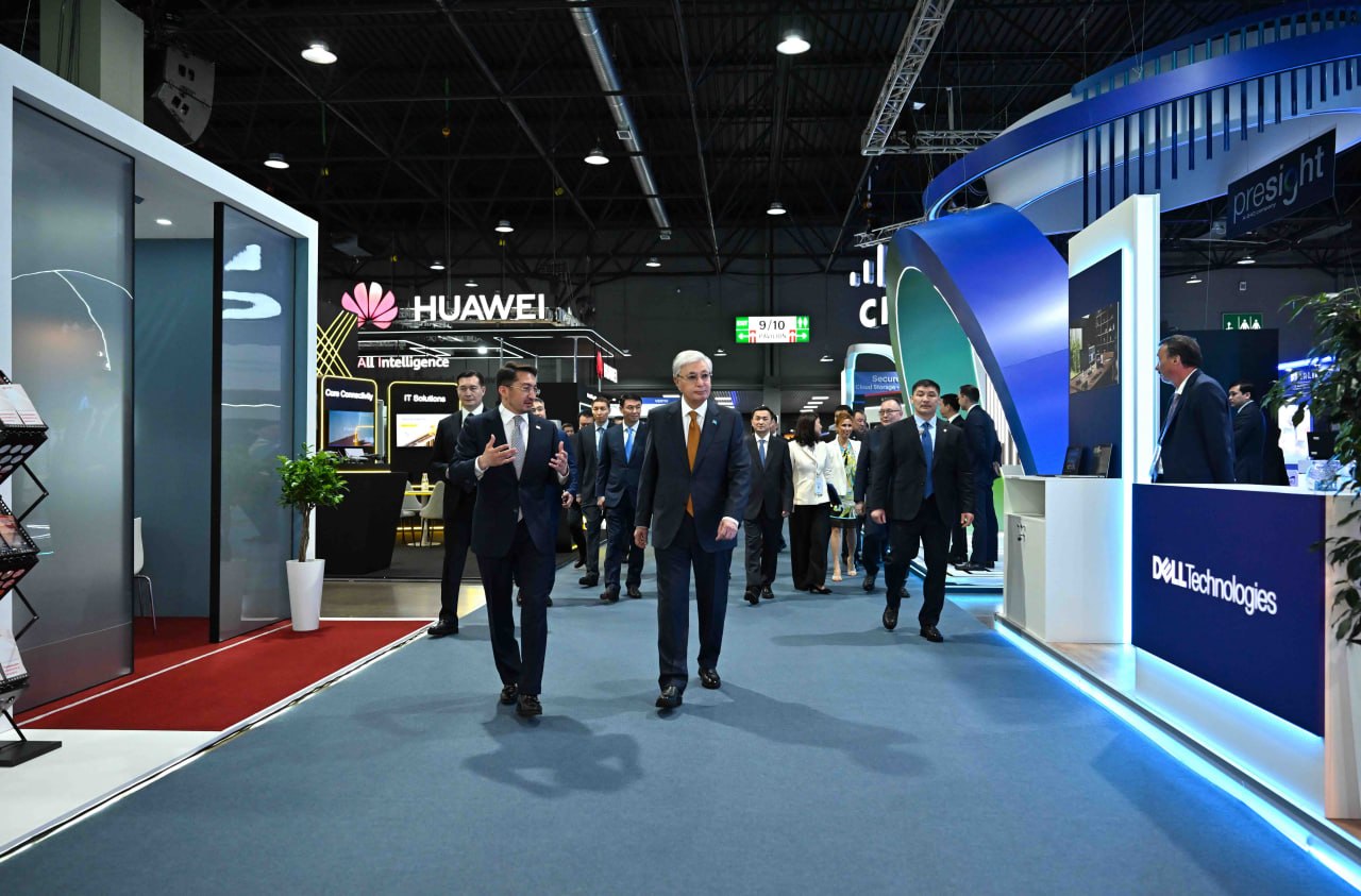 Qasym-Jomart Toqaev GITEX AI Central Asia & Caucasus kórmesine bardy