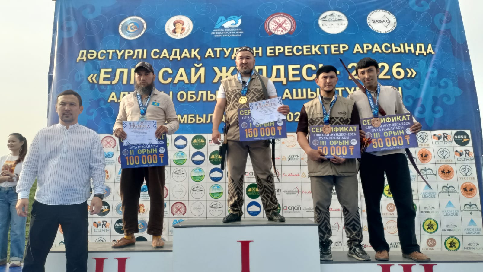 Almaty oblysynda dástúrli sadaq atýdan «Elik saı» týrnıri ótti
