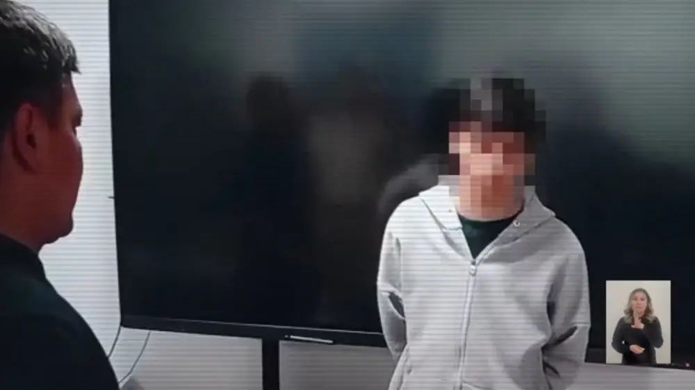 Almaty áýejaıynda 11 keli esirtkimen sheteldik ustaldy: Ol ómir boıyna sottalýy múmkin