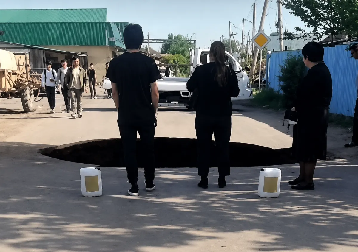 Almaty oblysynda joldyń bir bóligi opyrylyp tústi