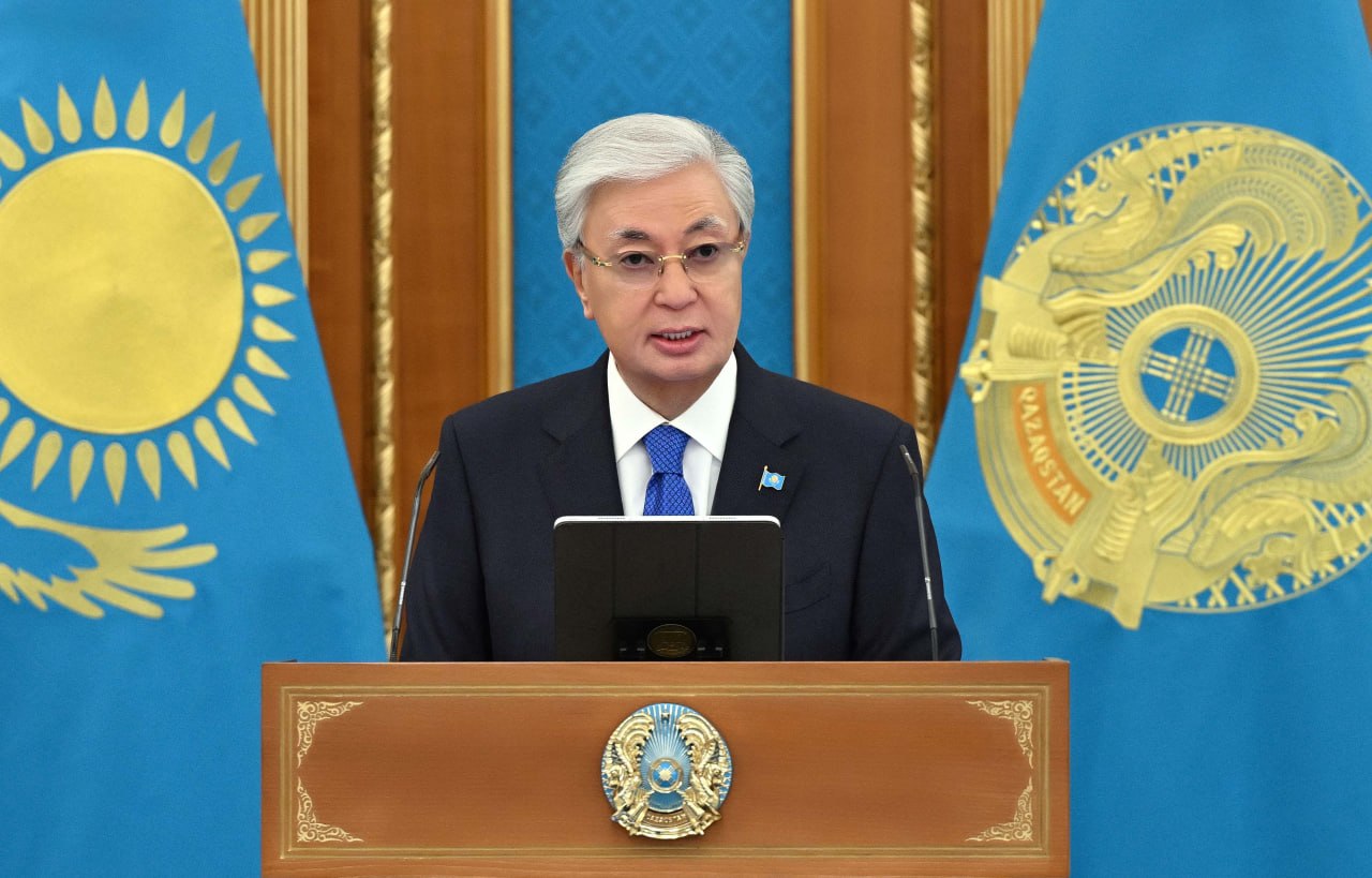 Memleket basshysy: Surapyl soǵysta Otan úshin ot keshken batyrlardyń rýhyna taǵzym etemiz