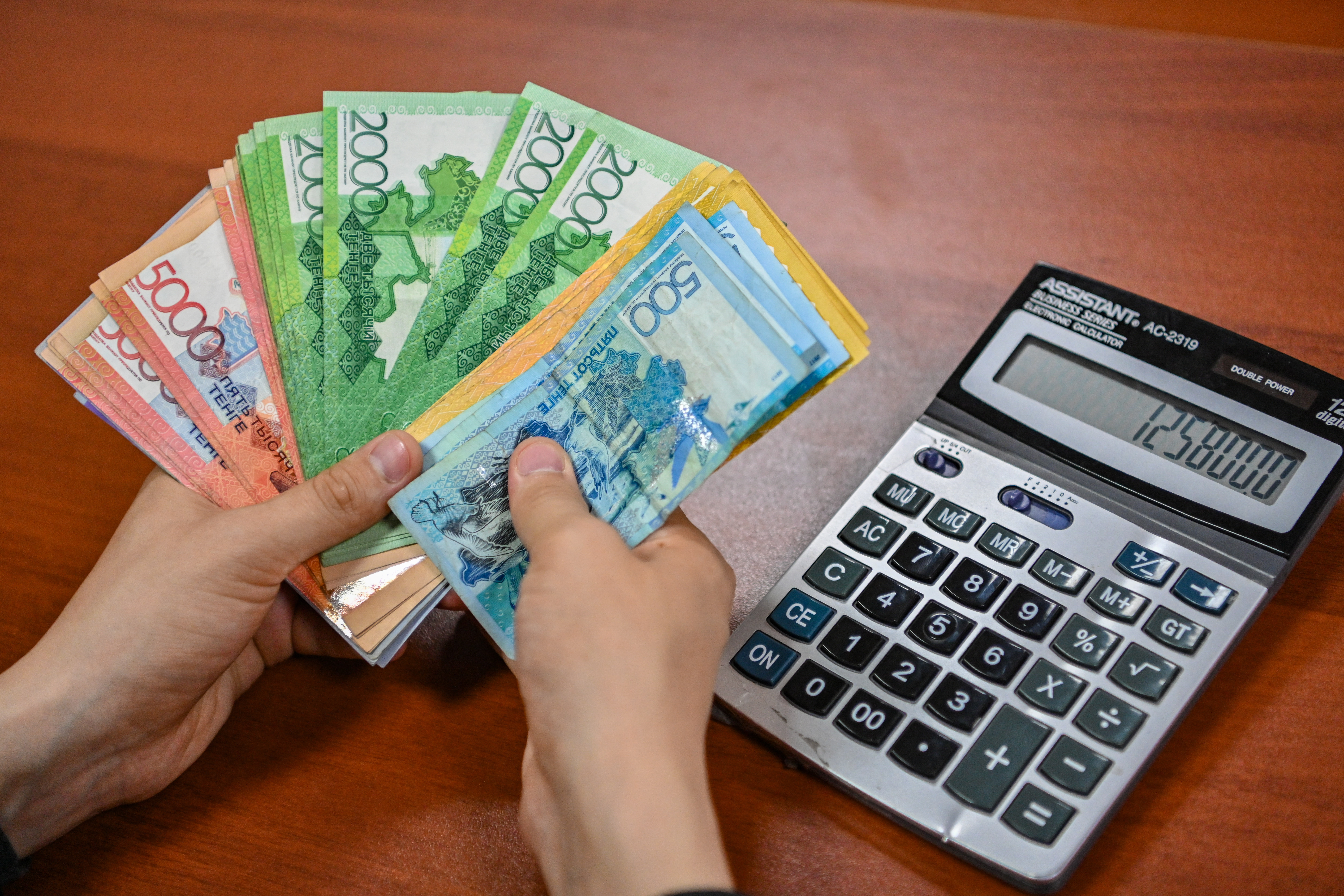 Qazaqstanda eń tómengi jalaqy mólsheri ósýi múmkin