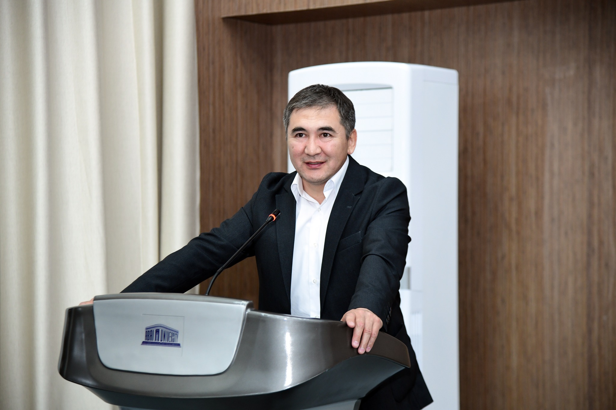 Qalamger Esbolat Aıdabosyn «Mesenat» baıqaýynyń jeńimpazy atandy