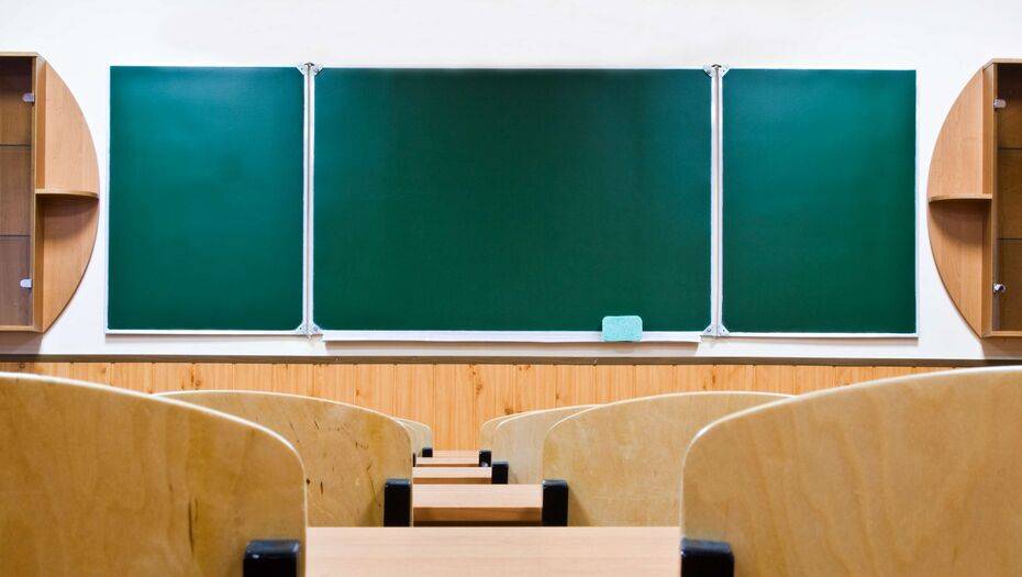 Almaty mańynda mektep oqýshysy muǵalimge qol kóterdi