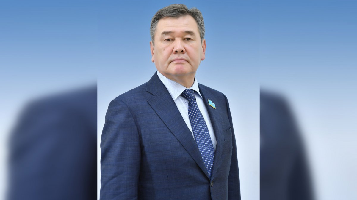 Májilis Murat Ergeshbaevtyń depýtattyq ókilettigin toqtatty