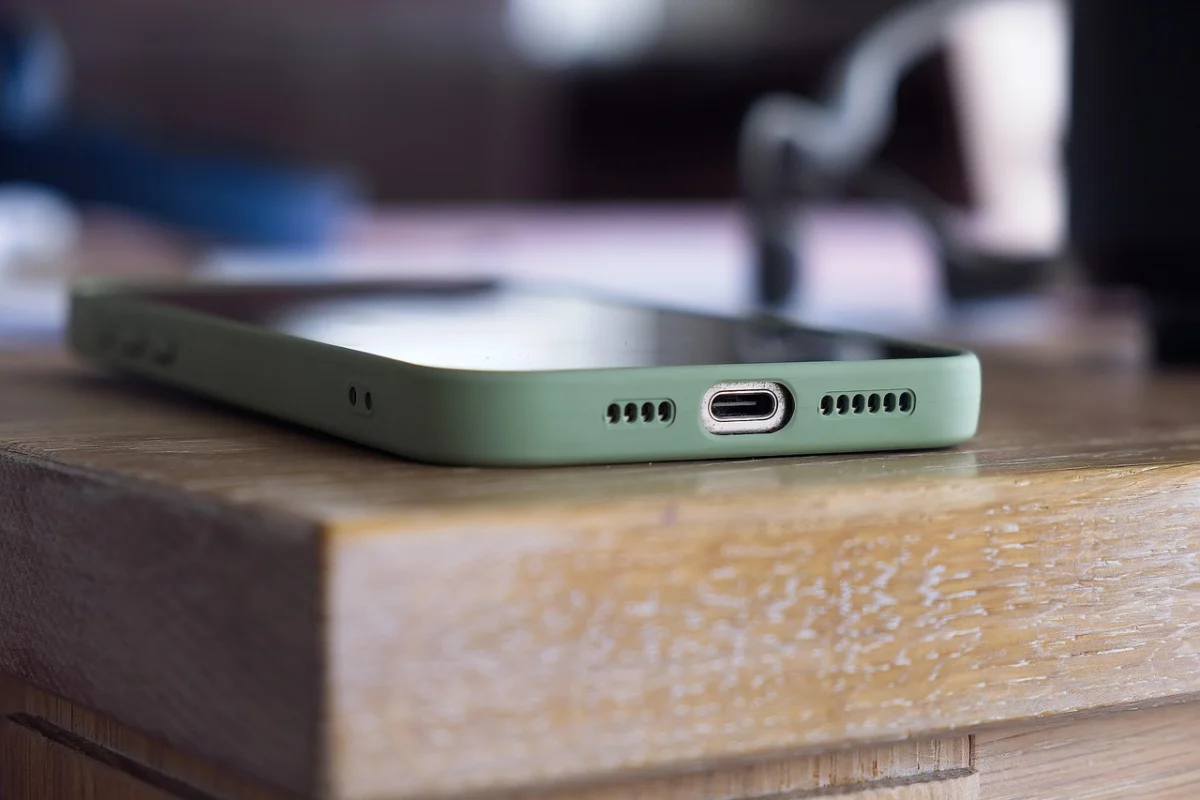 Alaıaqtardyń jańa aılasy: Apple-den kelgen hat sizdi taqyrǵa otyrǵyzýy múmkin