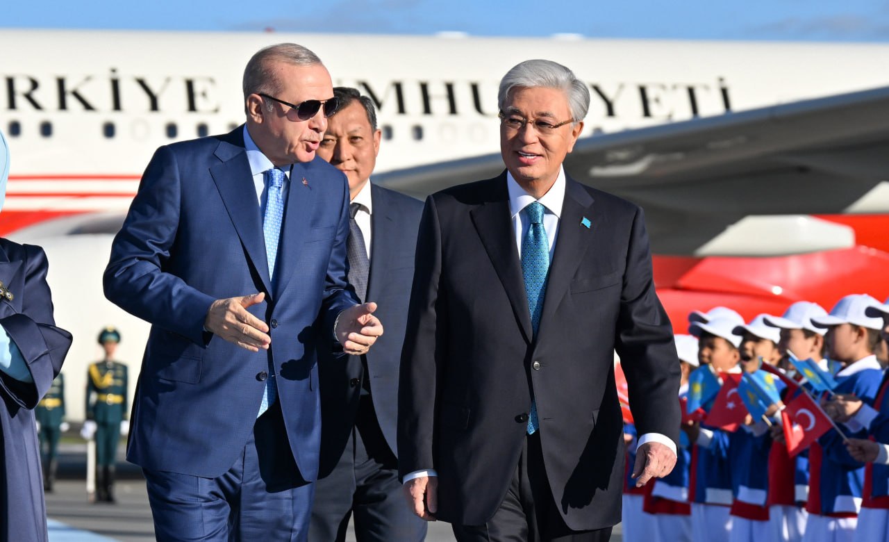 Memleket basshysy Túrkııa Prezıdentin qarsy aldy