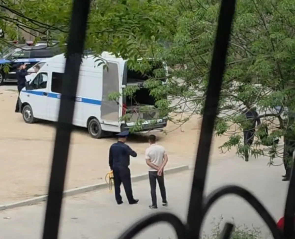 Aqtaýda polısııa kóligi bir jarym jasar balany qaǵyp ketti