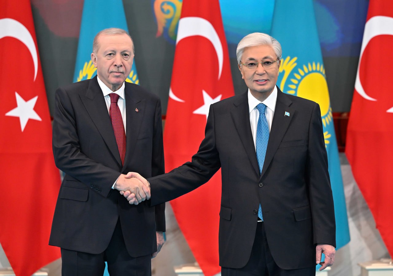 Memleket basshysy Túrkııa Prezıdentimen shaǵyn quramda kelissóz júrgizdi