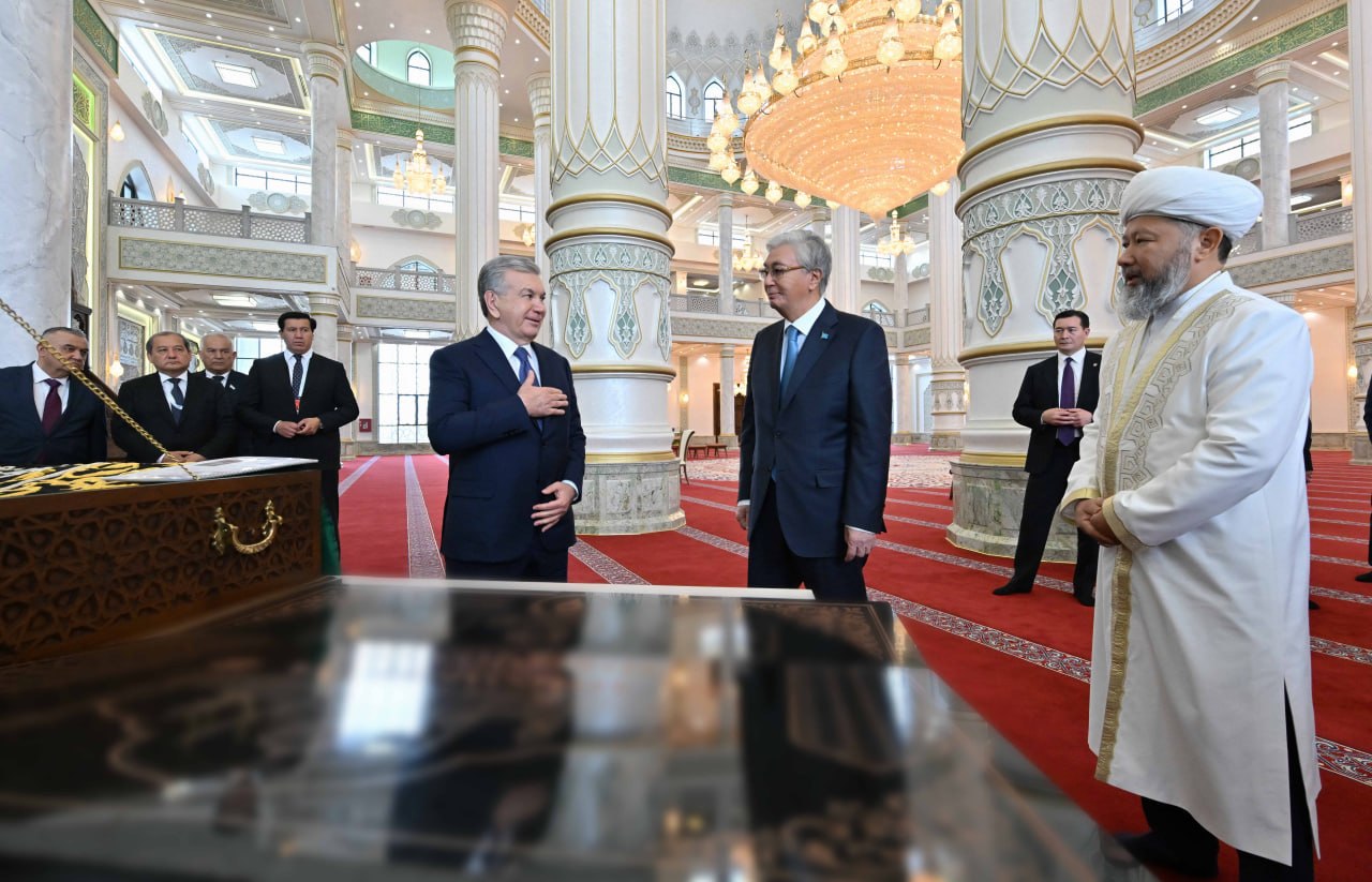 О́zbekstan Prezıdenti Túrkistan halqyna erekshe tartý jasady