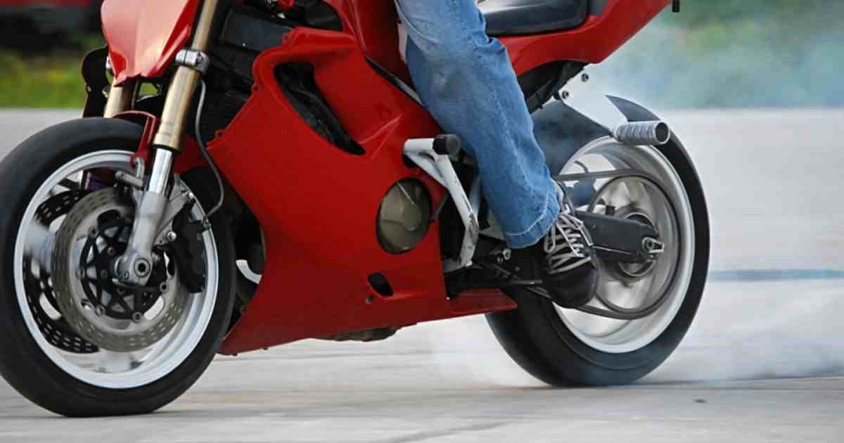 Qaraǵandyda qaıǵyly oqıǵa: Jasóspirim 8 jastaǵy qyzdy motosıklmen qaǵyp óltirdi