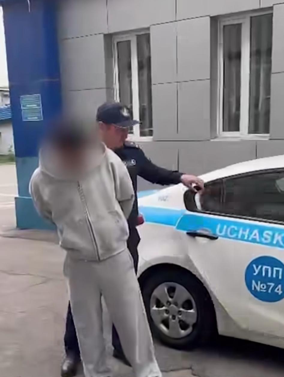 Klýbtan shyqqan daýly beıne: jartylaı jalańash ánshi buzaqylyǵy úshin jazalanady