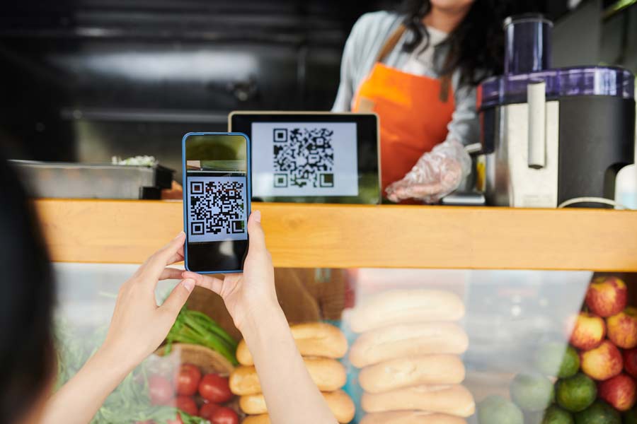 Elimizde satýshylardyń ústinen QR-kod arqyly shaǵymdaný júıesi engiziledi