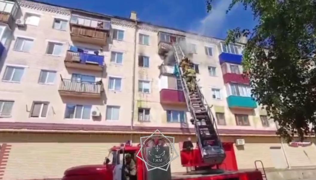 Rýdnyıda kópqabatty úıden shyqqan órtten adamdar qutqaryldy