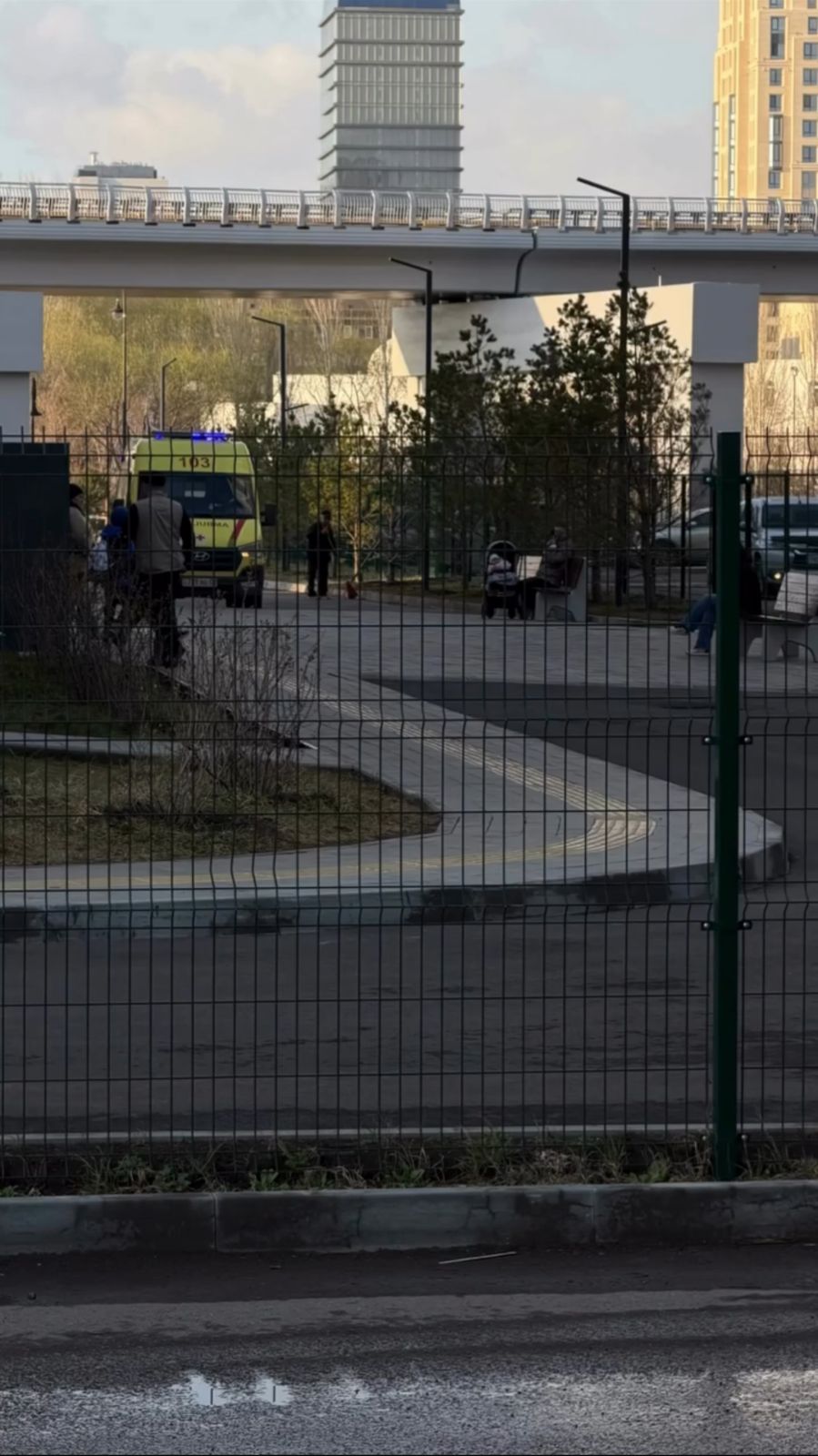 «15-ten asa soqqy jasaǵan»: Astanada erekshe qajettiligi bar oqýshyny qatarlastary urǵan