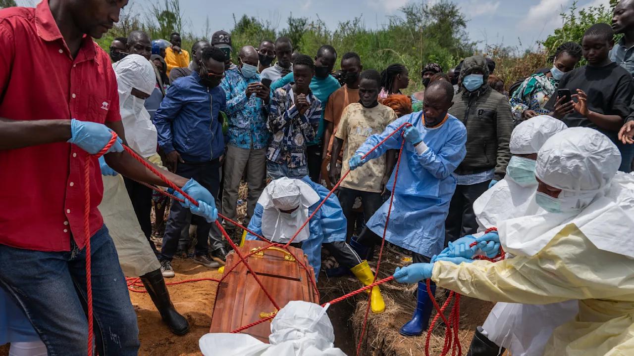 Ebola vırýsynyń taralý qaýpi joǵary 10 el ataldy