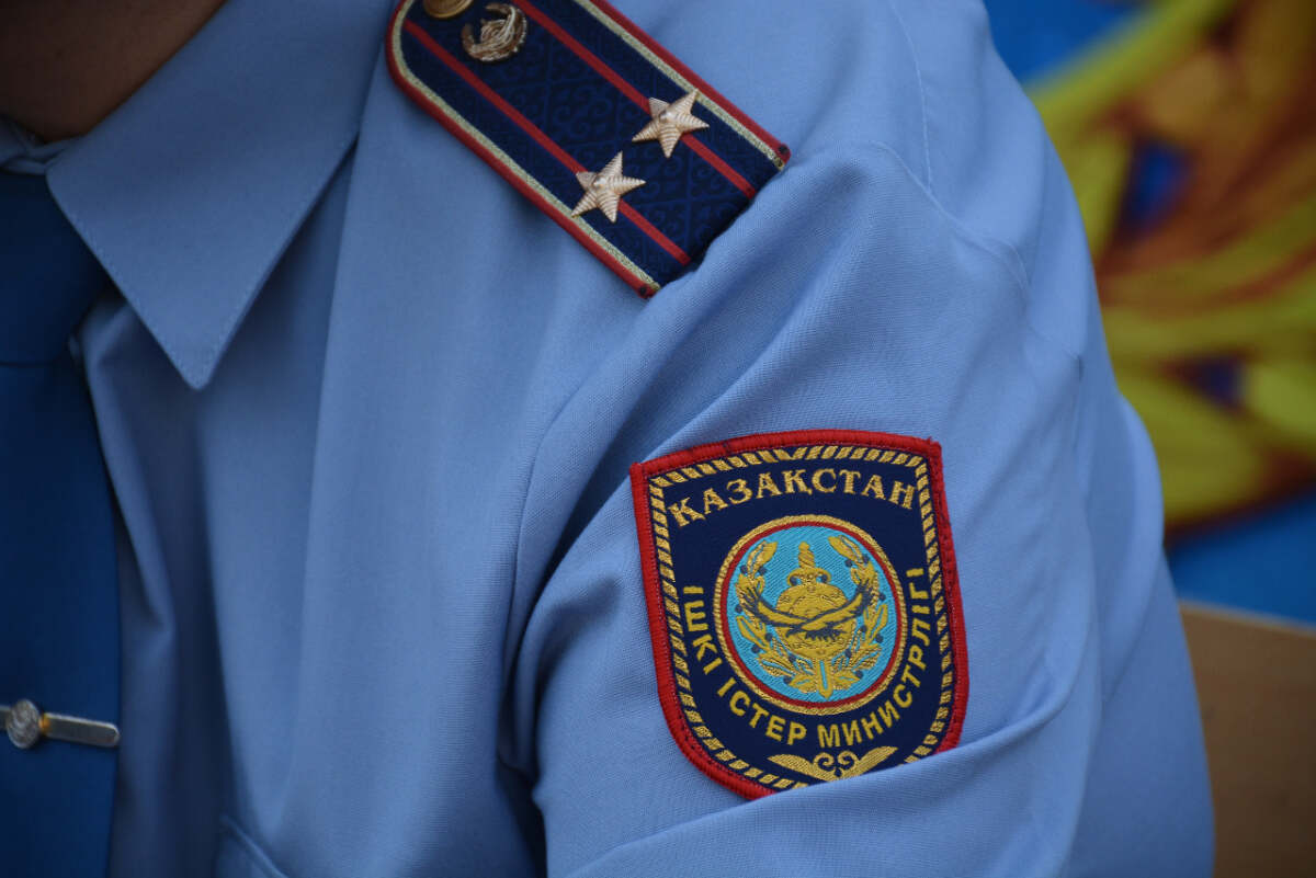 Polısııa aıyppul týraly joldanatyn jalǵan SMS-habarlamalarǵa senbeýge shaqyrady