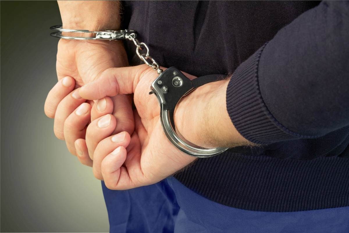 Sankt-Peterbýrgte er adam kóshede saksofon oınap turǵan 11 jastaǵy balaǵa oq atqan