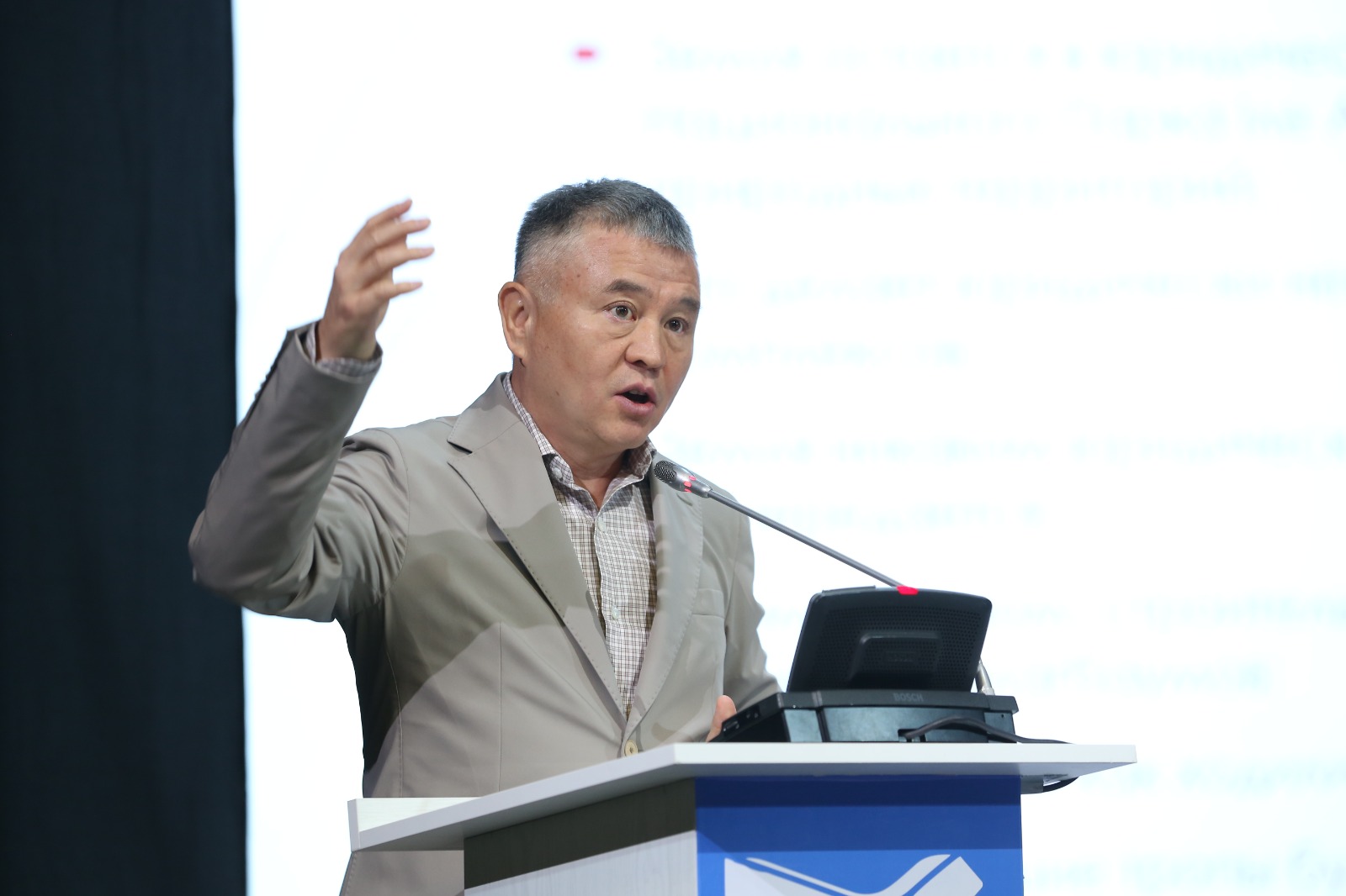 «Mıfpen ómir súrýdi doǵaraıyq»: Qoǵam qaıratkeri «Almaty Superski» jobasyn qoldaýǵa shaqyrdy