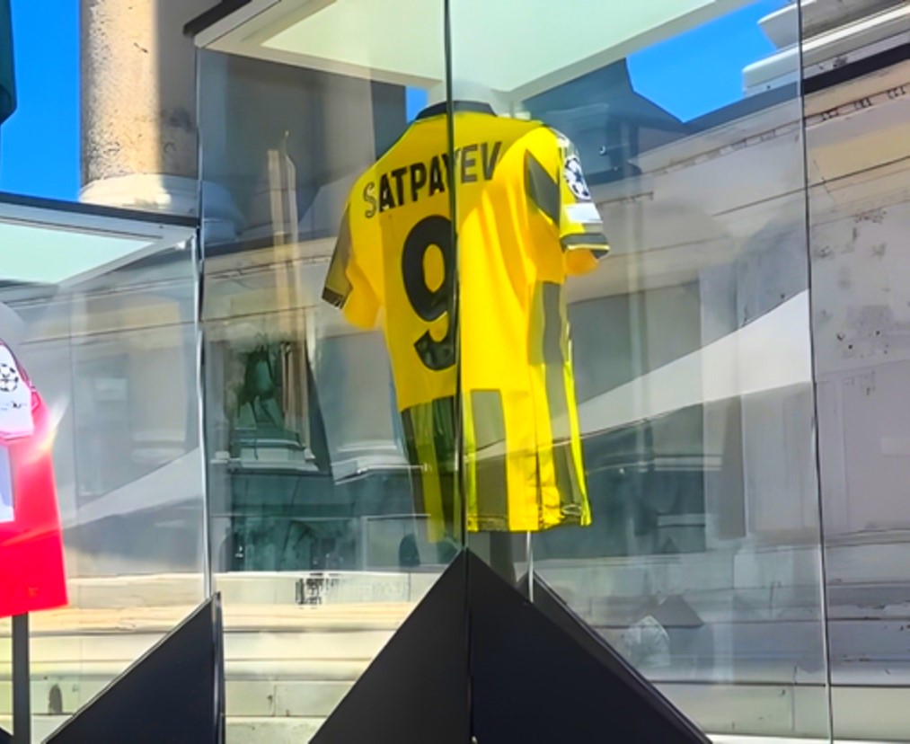 Dastan Satpaevtyń jeıdesi Býdapeshttegi arnaıy kórmege qoıyldy