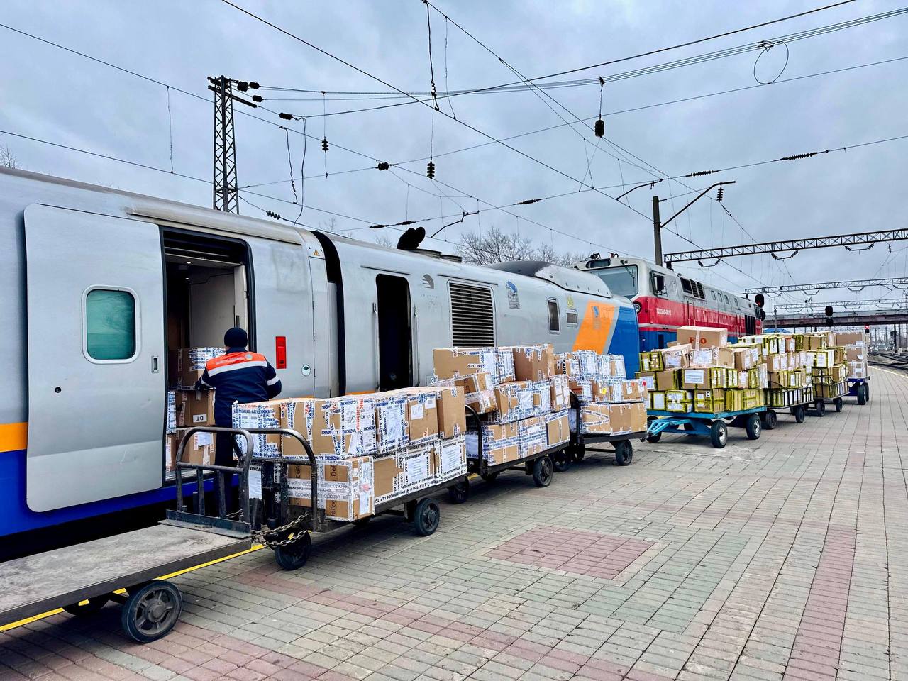 Qazaqstanda júk-bagaj tasymalyna sıfrlyq tehnologııalar engizile bastady