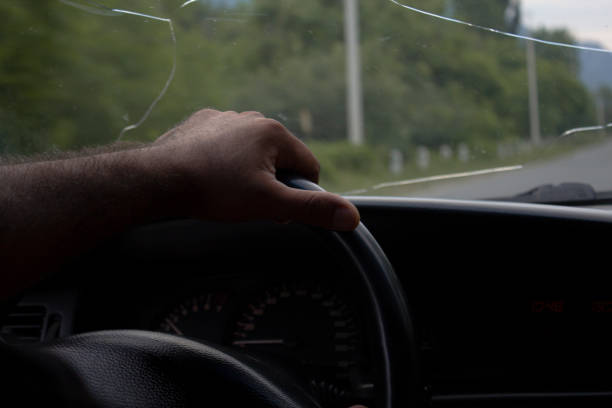 Almatyda Audi kóliginiń júrgizýshisi bes adamdy qaǵyp ketti
