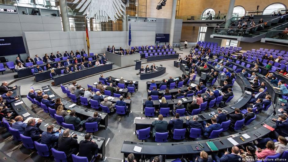 Nemis depýtattary ózderiniń jalaqysyn kóterýden bas tartty