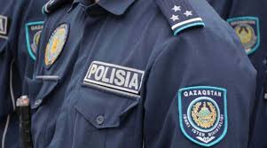 Astanada balany qaraýsyz aýlaǵa súırep áketpek bolǵan er adam ustaldy