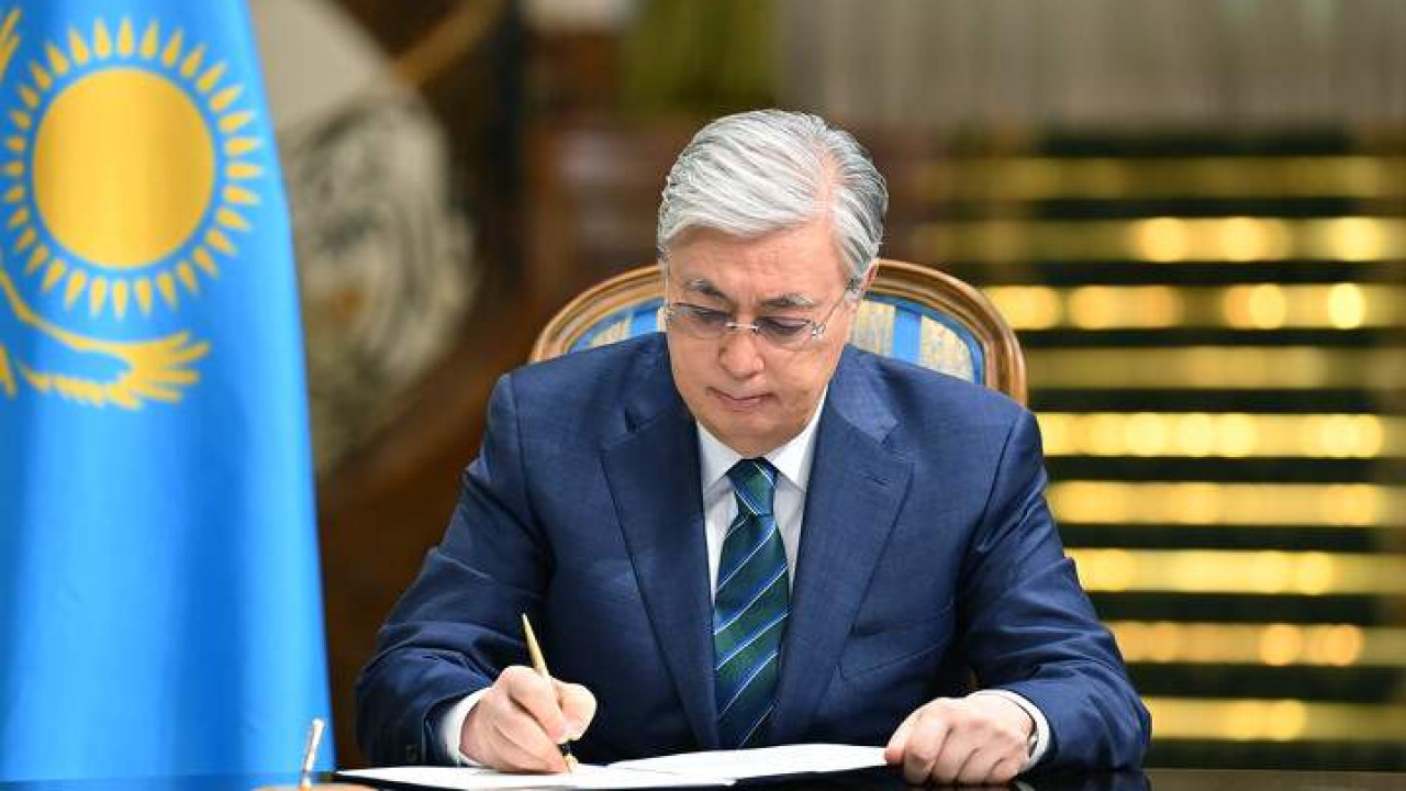 Memleket basshysy pedagog mártebesine qatysty zańǵa qol qoıdy