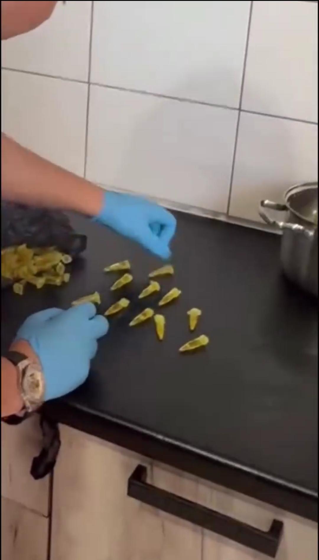 Onlaın esirtki bıznesi: Aqtóbede eki kúdikti qamaýǵa alyndy