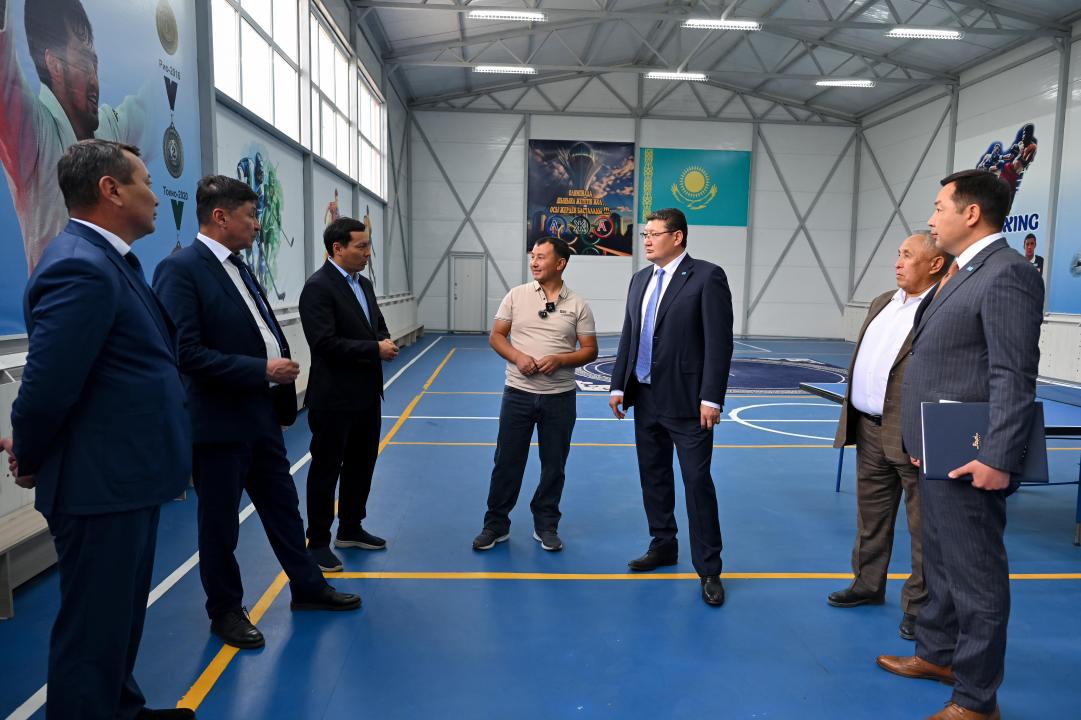 Qalada tursa da, aýylyn umytpaǵan kásipker