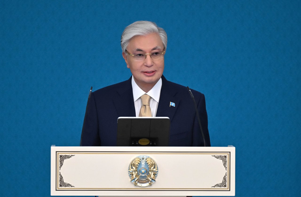 Prezıdent medısına qyzmetkerlerin kásibı merekemen quttyqtady